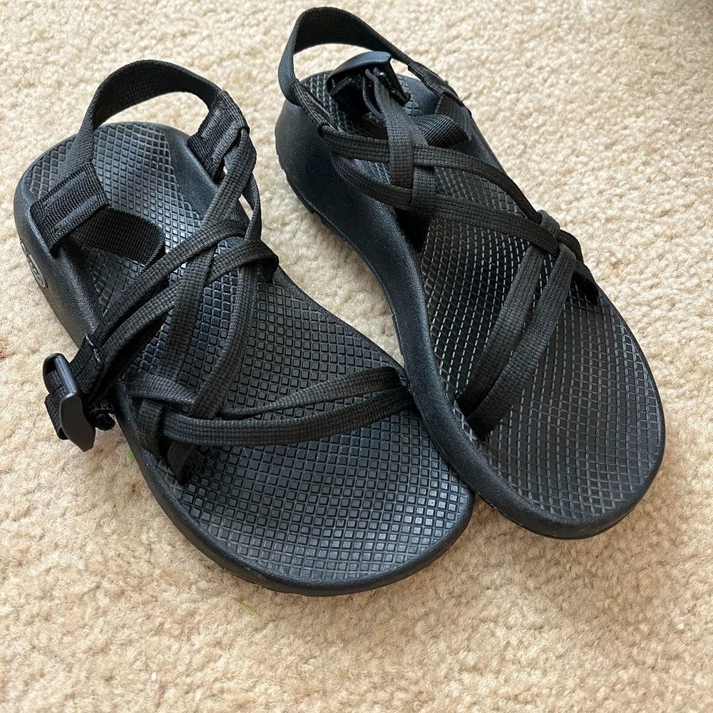 Chaco Women's ZX1 Classic Black sandals size 6 wide